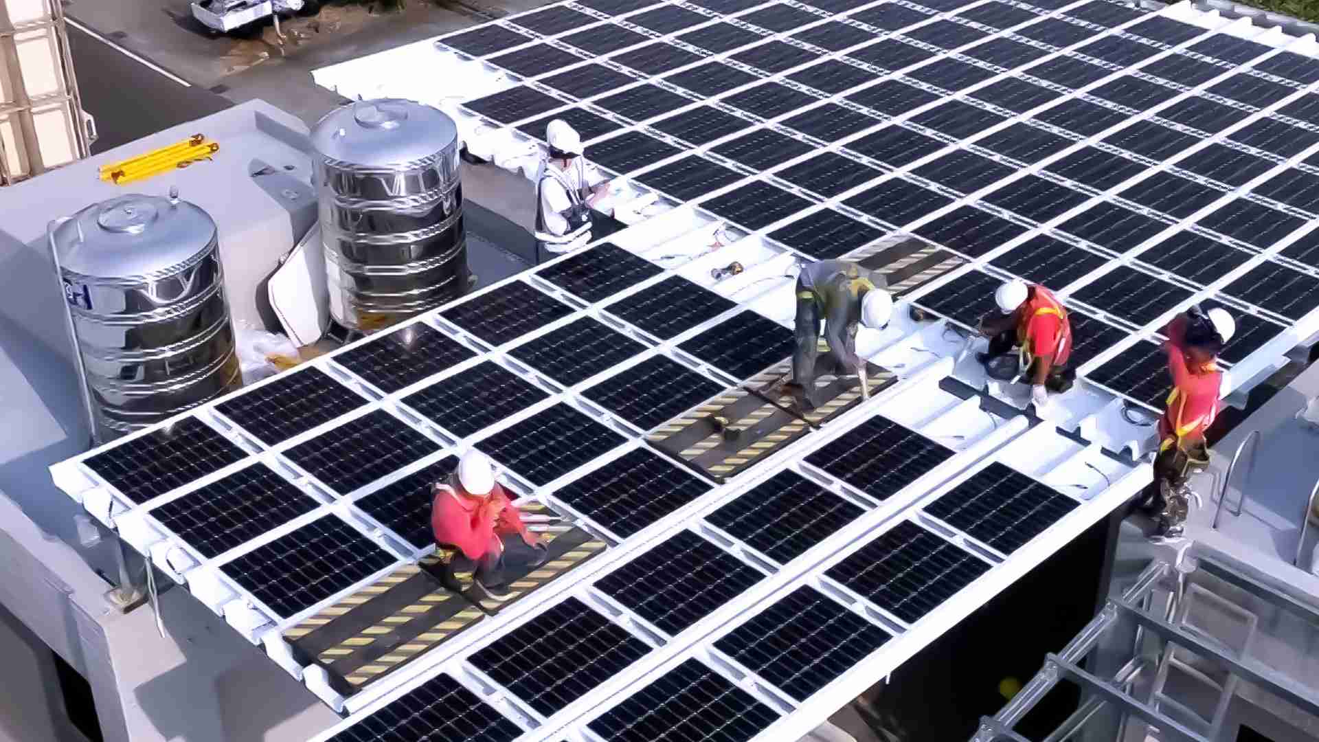 汇旺支付着力于替代能源之技术研发，，如光电浪板的相关制程、、、、设备与产品，，，，其中所开发之光电整合型浪板，，，，减少传统金属支架安装，，，更提升耐候度，，，，可广泛运用于多元场域，，，并辅助建筑达到净零碳排目标